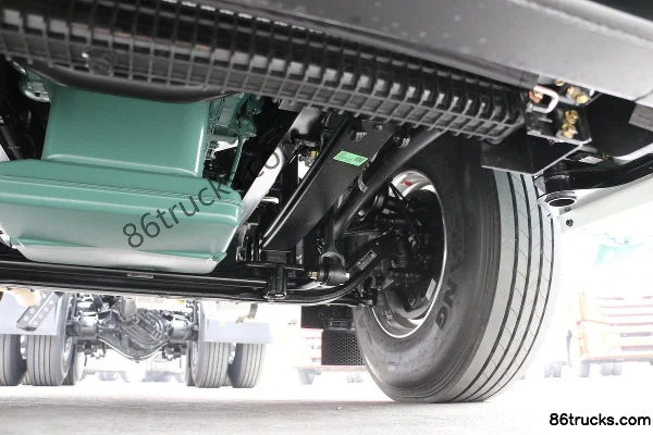 FAW Jiefang J6V camion lourd Édition Élite 530 ch 6X4(10 roues) tracteur routier LNG (ralentisseur hydraulique)(pont arrière 440) Châssis (3