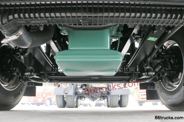 FAW Jiefang J6V camion lourd Édition Élite 530 ch 6X4(10 roues) tracteur routier LNG (ralentisseur hydraulique)(pont arrière 440) Châssis (1