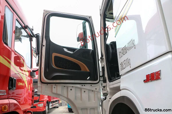 SHACMAN Delong X5000S Classic Edition 560 hp 6X4(10 roues) LNG automatic tractor truck Cabine (1) | 86Trucks