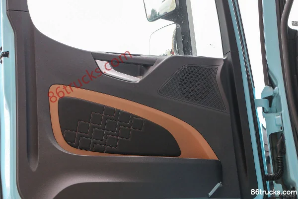 SHACMAN Delong X6000 Elite Edition 560hp 6X4(10 wheels) LNG Automatic Tractor Truck Cab (2) | 86Trucks