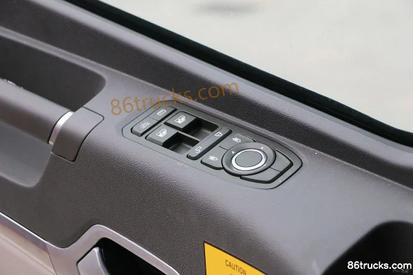 Sinotruk HOWO Max heavy truck light luxury version 460 hp 6X4(10 roues) CNG tractor unit Cabine (3) | 86Trucks