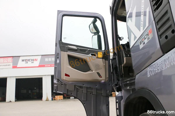 Sinotruk HOWO Max heavy truck light luxury version 460 hp 6X4(10 roues) CNG tractor unit Cabine (1) | 86Trucks