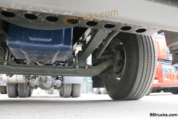 Sinotruk HOWO Max heavy truck light luxury version 460 hp 6X4(10 roues) CNG tractor unit Châssis (3) | 86Trucks