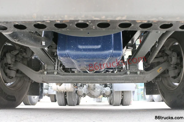 Sinotruk HOWO Max heavy truck light luxury version 460 hp 6X4(10 roues) CNG tractor unit Châssis (1) | 86Trucks