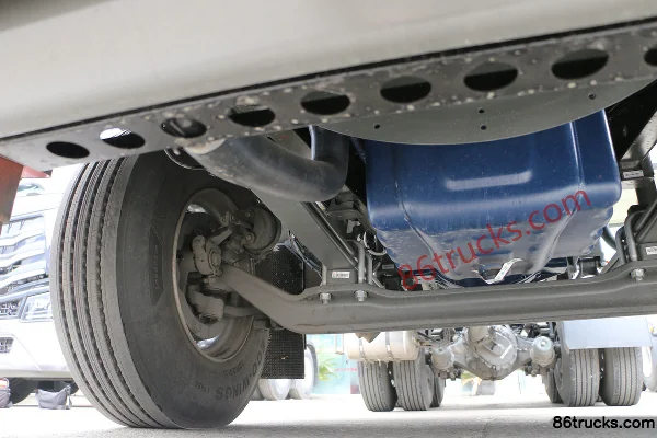 Sinotruk HOWO Max camion lourd 530 ch 6X4(10 roues) tracteur routier CNG (China VI) Châssis (2) | 86Trucks