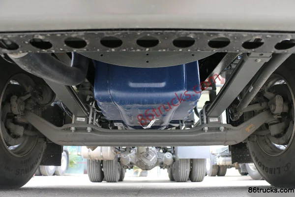 Sinotruk HOWO Max camion lourd 530 ch 6X4(10 roues) tracteur routier CNG (China VI) Châssis (1) | 86Trucks