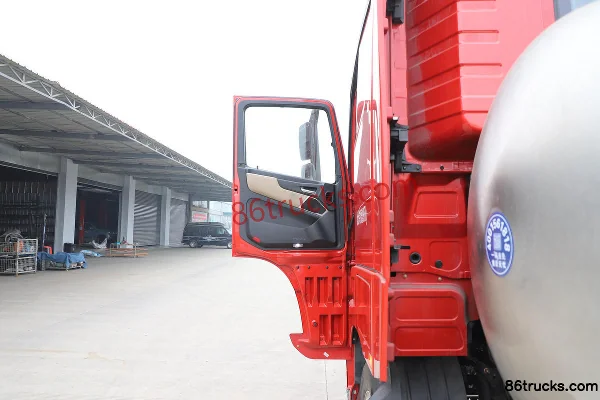 Foton Auman EST 530 hp 6X4(10 wheels) LNG Automatic Tractor Truck (Red) Cab (1) | 86Trucks