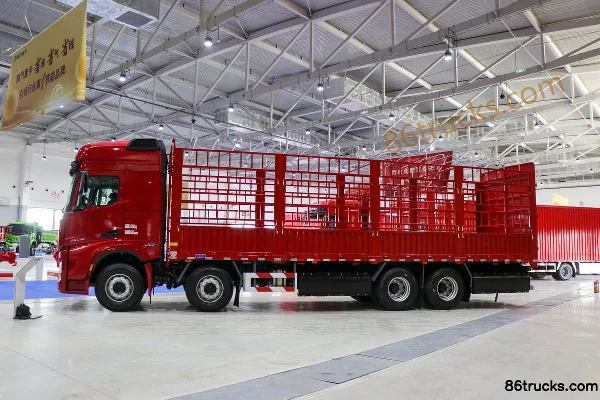 SHACMAN Delong X5000S Classic Edition 480hp 8X4(12 wheels) 9.5m CNG Automatic Gearbox Stake Truck Exterior (3) | 86Trucks
