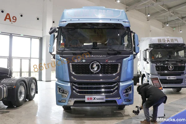 SHACMAN Delong X5000 Elite Edition 590hp 6X4(10 wheels) LNG Tractor Truck Exterior (2) | 86Trucks