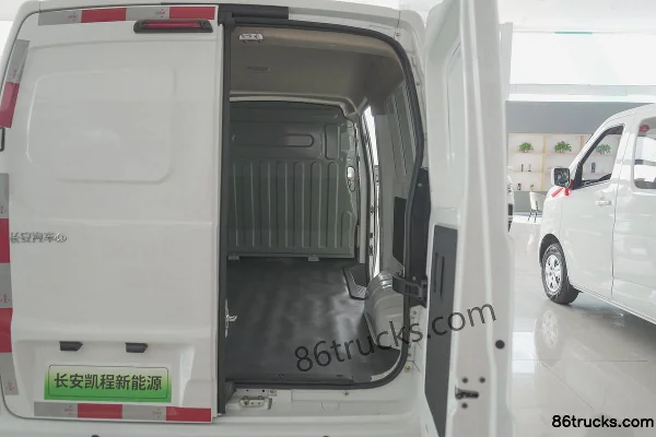 Changan Ruixing EM60 II 2.6T 2 places 4,525 m fourgon électrique à portes battantes 41,86 kWh Caisse (1) | 86Trucks