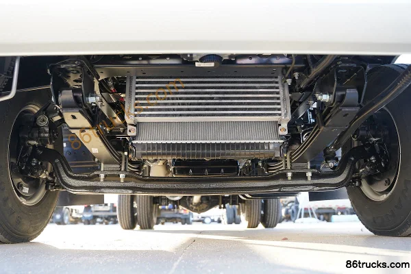 JAC V5 Confort 2.3L Diesel 143 ch 4X2(6 roues) JAC 5 vitesses 3,89 m cabine avancée plateau ridelles Châssis (1) | 86Trucks