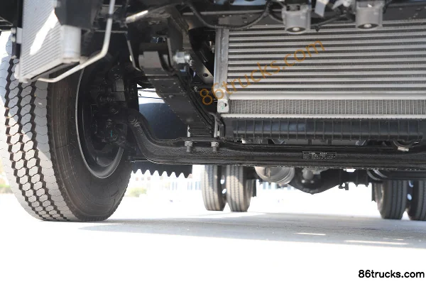 XCMG Hanchi Beijixing 160hp 4X2(6 wheels) 4.02m refrigerated truck Chassis (2) | 86Trucks