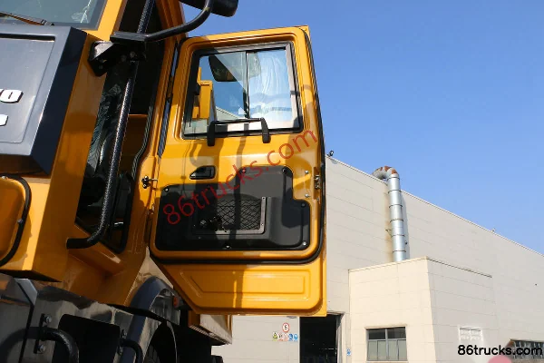 XCMG Hanwo XG 775 hp 6X4(10 wheels) Off-highway Wide Body Dump Truck Cab (1) | 86Trucks