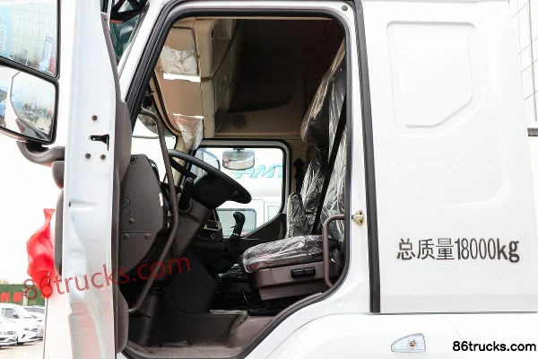 Dongfeng Liuqi Chenglong H5 Chuangfu Edition 6.9L LNG 280 hp 4X2(6 wheels) Fast Gear 8-speed 9.7m Van Cargo Truck Cab (3) | 86Trucks
