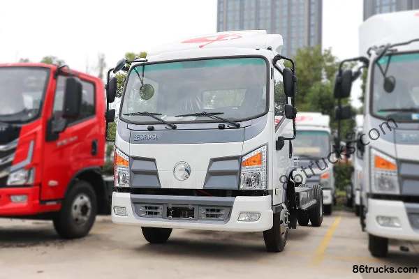 Yuchai New Energy EC214F 4.5T 4.125m Single Row Pure Electric Stake Light Truck 81.14kWh 4X2(6 wheels) Exterior (3) | 86Trucks