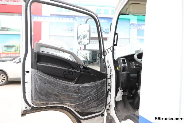 Yuchai New Energy EC214F 4.5T 4.125m Single Row Pure Electric Stake Light Truck 81.14kWh 4X2(6 wheels) Interior (1) | 86Trucks