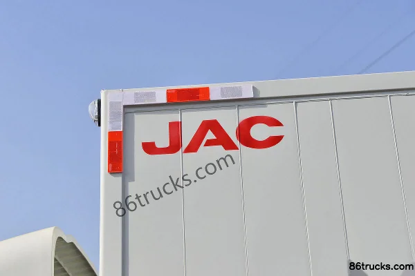 JAC Kangling H5 120hp 4X2(6 wheels) 4.15m single-row van light truck (China VI) Body (3) | 86Trucks