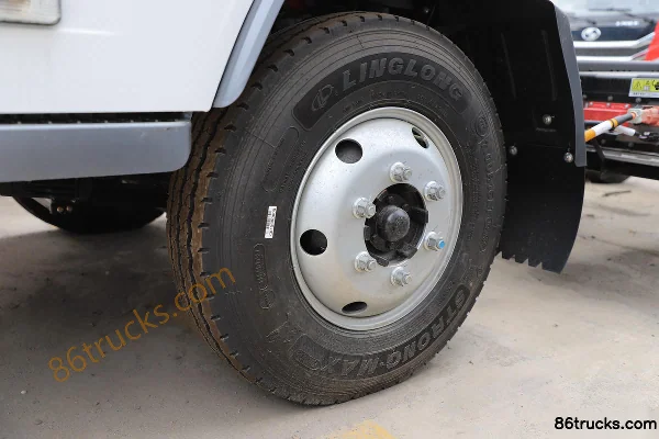 Yuchai New Energy EC214F 4.5T 4.125m Single Row Pure Electric Stake Light Truck 81.14kWh 4X2(6 wheels) Chassis (1) | 86Trucks