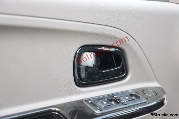 Dongfeng Yufeng EM26 3T 4.865m Pure Electric Van Truck Cab (3) | 86Trucks