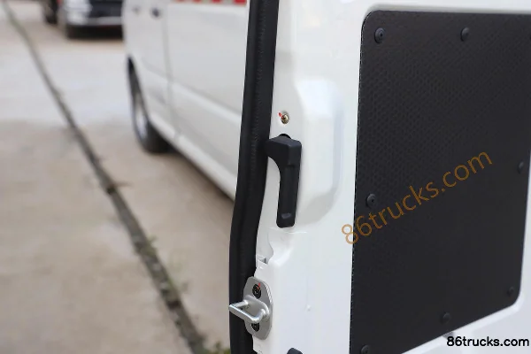 Dongfeng Yufeng EM26 3T 4.865m Pure Electric Van Truck Cargo Box (3) | 86Trucks