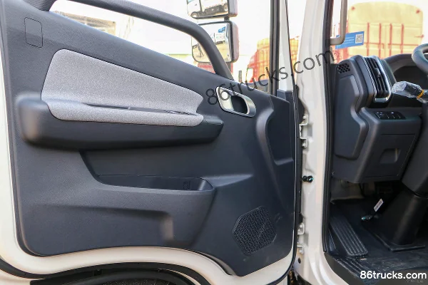 FARIZON Xingzhi H8E Zhiyun Edition 4.5T 4.15m Single Row Pure Electric Box Light Truck 106.95kWh 4X2(6 wheels) Interior (1) | 86Trucks