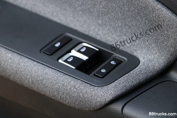 FARIZON Xingzhi H8E Zhiyun Edition 4.5T 4.15m Single Row Pure Electric Van Light Truck 89.12kWh 4X2(6 wheels) Interior (3) | 86Trucks