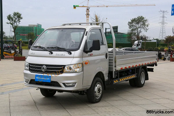 Dongfeng Xiaobawang W17 122hp 4X2(6 wheels) 3.95m single-row flatbed mini truck Exterior (3) | 86Trucks