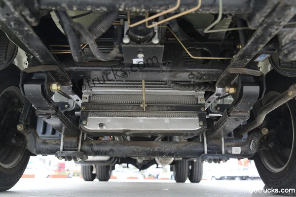 Dongfeng Xiaobawang W17 122hp 4X2(6 wheels) 3.95m single-row flatbed mini truck Chassis (1) | 86Trucks