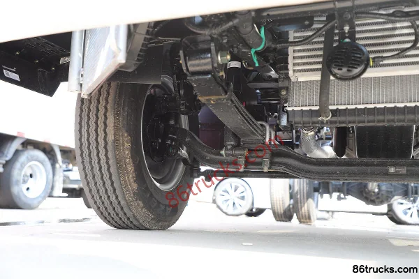 Foton Auman Jiyun Classic Edition 170 hp 4X2(6 wheels) 4.17 m single-row stake light truck (China VI) Chassis (2) | 86Trucks