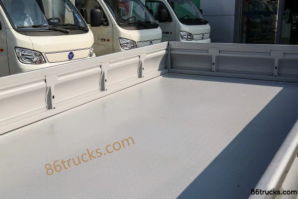 Foton Xiangling V3 3.5T 3.7m Single Row Pure Electric Flatbed Micro Truck 55.7kWh 4X2(6 wheels) Body (1) | 86Trucks