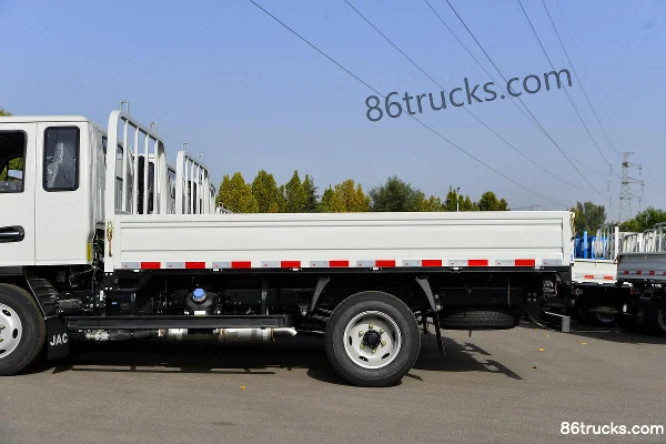 JAC New Kangling H3 120hp 4X2(6 wheels) 3.85m Semi-Cab Flatbed Light Truck Body (2) | 86Trucks