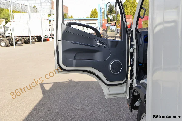 JAC Junling V5 152 hp 4X2(6 wheels) 3.82 m semi-row van light truck (6-speed) Cab (2) | 86Trucks