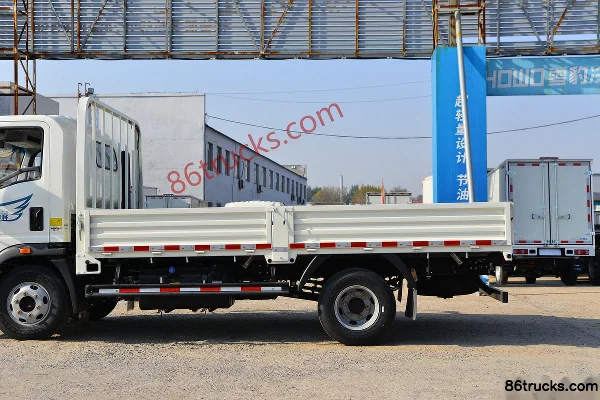 Sinotruk HOWO Hanjiang 160ch 4X2(6 roues) 4.15m simple cabine camion plateau léger (WLY 6 vitesses) Carrosserie (2) | 86Trucks