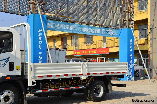 Sinotruk HOWO Hanjiang 160ch 4X2(6 roues) 4.15m simple cabine camion plateau léger (WLY 6 vitesses) Carrosserie (1) | 86Trucks