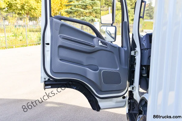 JAC S3 2.7L CNG 130hp 4X2(6 wheels) JAC 5-speed 3.9m semi-sleeper van truck Cab (2) | 86Trucks