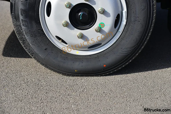 JAC S3 2.7L CNG 130hp 4X2(6 wheels) JAC 5-speed 3.9m semi-sleeper van truck Chassis (3) | 86Trucks