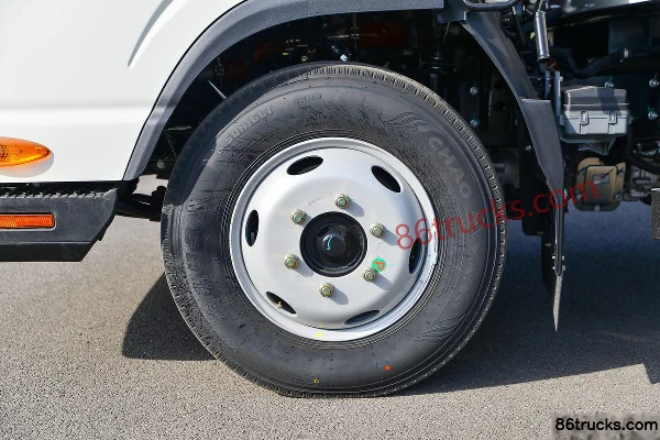 JAC S3 2.7L CNG 130hp 4X2(6 wheels) JAC 5-speed 3.9m semi-sleeper van truck Chassis (1) | 86Trucks