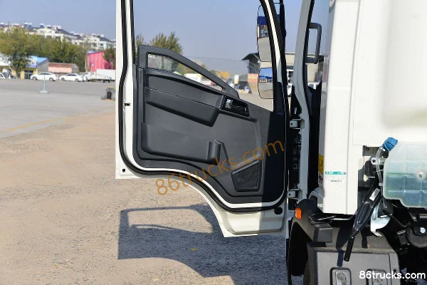 Sinotruk HOWO Hanjiang 160hp 4X2(6 wheels) 4.15m Single Row Van Light Truck Cab (2) | 86Trucks