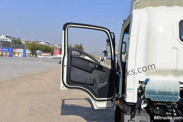 Sinotruk HOWO Hanjiang 160hp 4X2(6 wheels) 4.15m Single Row Van Light Truck Cab (1) | 86Trucks