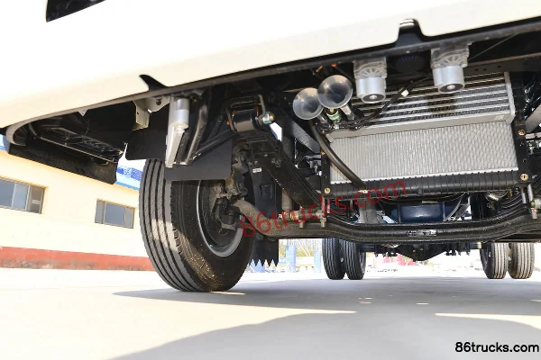 Sinotruk HOWO Hanjiang 160hp 4X2(6 wheels) 4.15m Single Row Van Light Truck Chassis (2) | 86Trucks