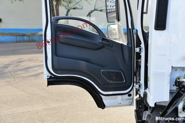 Qingling Isuzu KV100 132hp 4X2(6 wheels) 3.35m Single Row Detachable Van Light Truck Cab (2) | 86Trucks