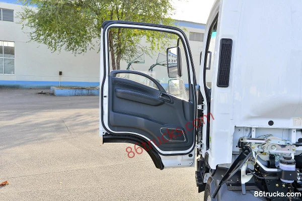 Qingling Isuzu KV100 132hp 4X2(6 wheels) 3.35m Single Row Detachable Van Light Truck Cab (1) | 86Trucks