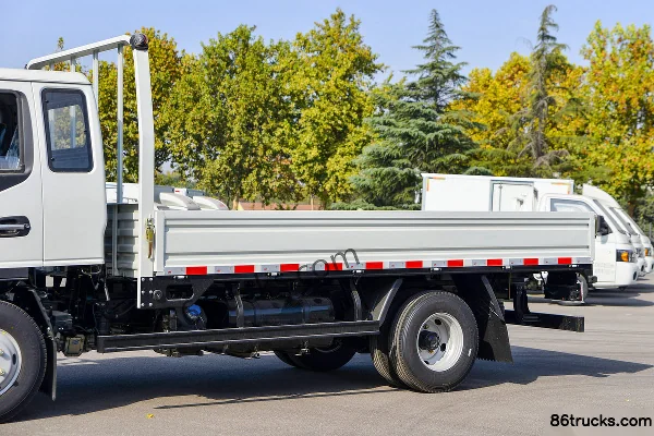 JAC Kangling H5 120 ch 4X2(6 roues) 3,85 m cabine avancée tout-terrain avec ridelles, camion léger (China VI) Carrosserie (1) | 86Trucks