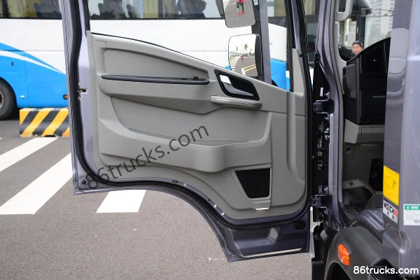 Sinotruk HOWO Tongshuai 160hp 4X2(6 wheels) 4.15m AT Automatic Single Row Flatbed Light Truck (China VI) Cab (3) | 86Trucks