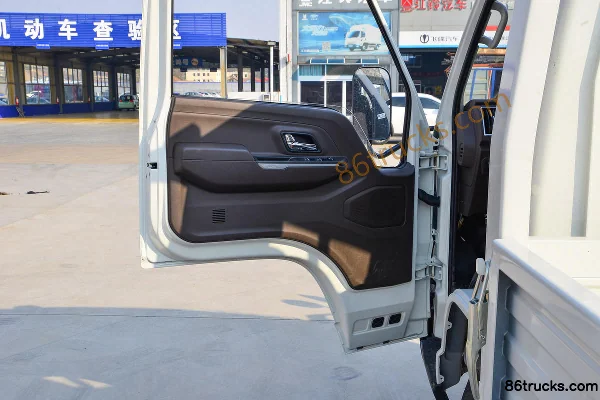 JMC Shunwei Small Truck 122hp 4X2(6 wheels) 3.7m Single Row Flatbed Small Truck (China VI) Cab (2) | 86Trucks