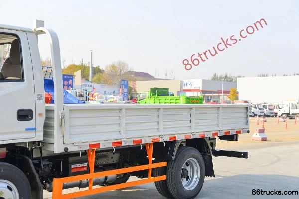 JMC Shunwei Small Truck 122hp 4X2(6 wheels) 3.7m Single Row Flatbed Small Truck (China VI) Body (1) | 86Trucks