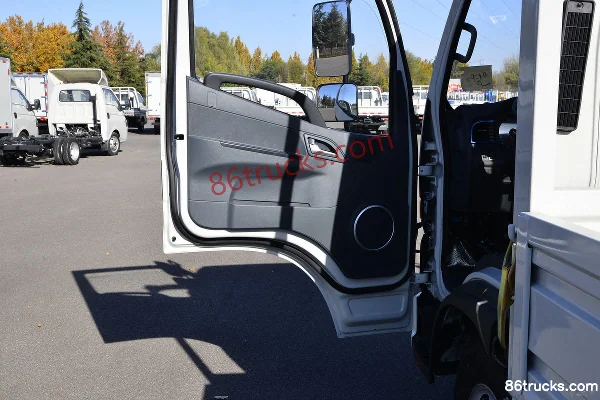 JAC Junling V5 162 hp 4X2(6 wheels) 4.18m single-row flatbed light truck Cab (2) | 86Trucks