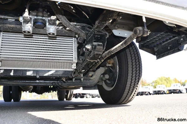 JAC Shuailing S6 160 hp 4X2(6 wheels) 4.12m single-row van light truck (China VI) Chassis (3) | 86Trucks