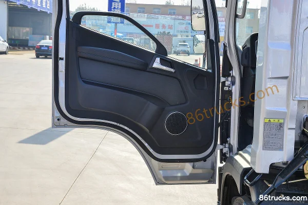 FAW Jiefang J6F Wide Body 160 hp 4X2(6 wheels) 5.16m Single Row Stake Truck (China VI) Cab (2) | 86Trucks
