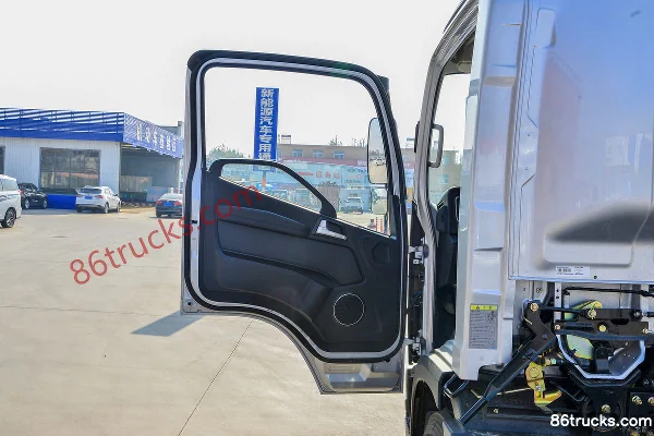 FAW Jiefang J6F Wide Body 160 hp 4X2(6 wheels) 5.16m Single Row Stake Truck (China VI) Cab (1) | 86Trucks